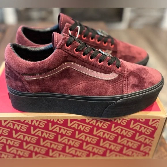 Vans x Disney Snow White Old Skool Stackform Sneaker - Picture 3 of 16